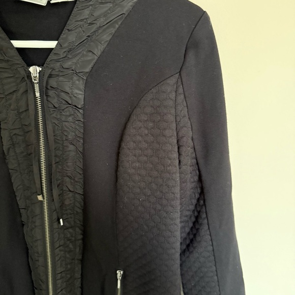 zenergy By Chicos Size 0 (Small) Black Quilted Relaxed Fit Lightweight Zip-Up - Picture 5 of 10